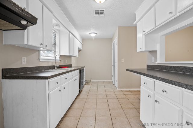 332 Brookline, Bartlesville, OK 74006