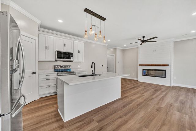 300 ANDERSON ST, Rocky Mount, VA 24151