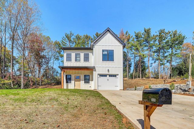 300 ANDERSON ST, Rocky Mount, VA 24151