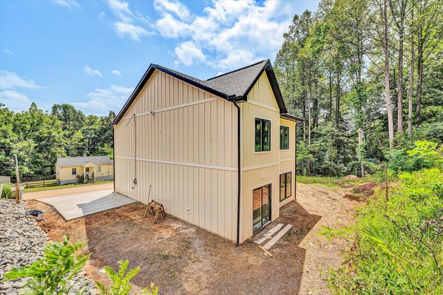 300 ANDERSON ST, Rocky Mount, VA 24151