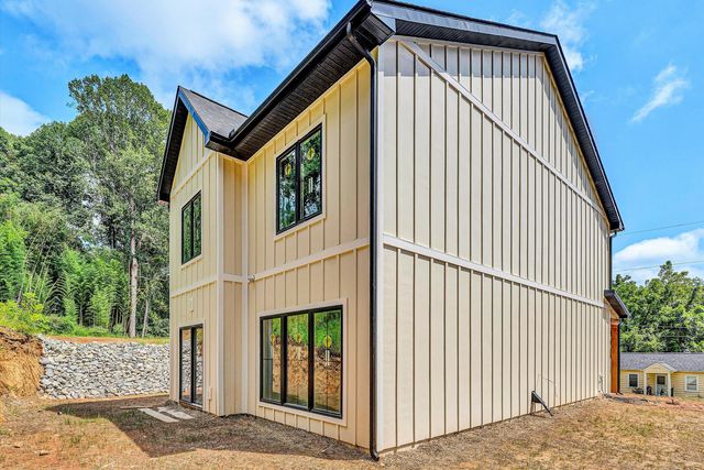 300 ANDERSON ST, Rocky Mount, VA 24151