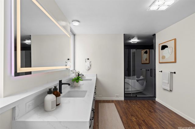 555 University Avenue PH1, Honolulu, HI 96826