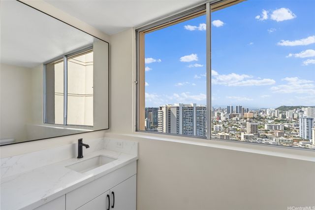 555 University Avenue PH1, Honolulu, HI 96826