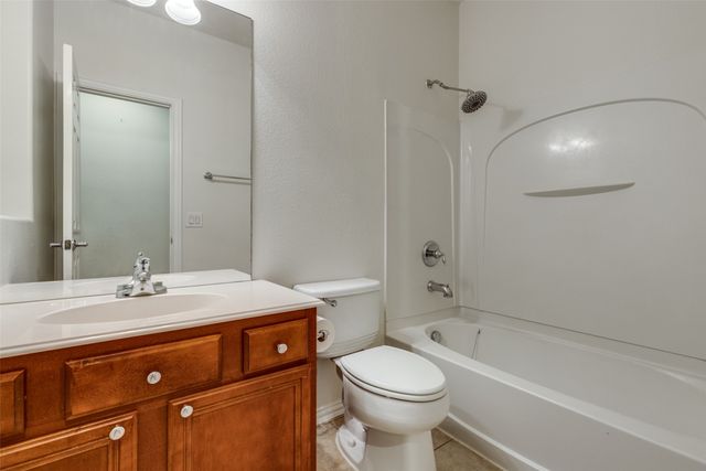 592 Burning Oak Drive, Frisco, TX 75036