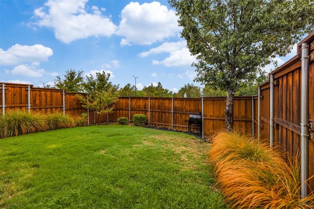 592 Burning Oak Drive, Frisco, TX 75036