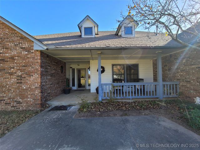 158 N Spinnaker Run, Stigler, OK 74462