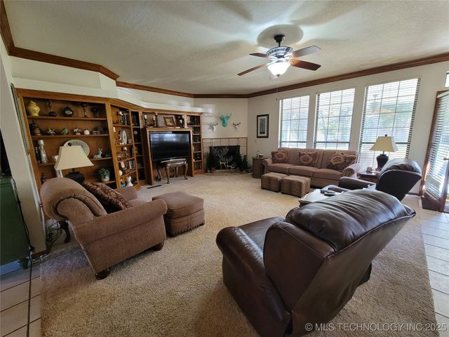 158 N Spinnaker Run, Stigler, OK 74462