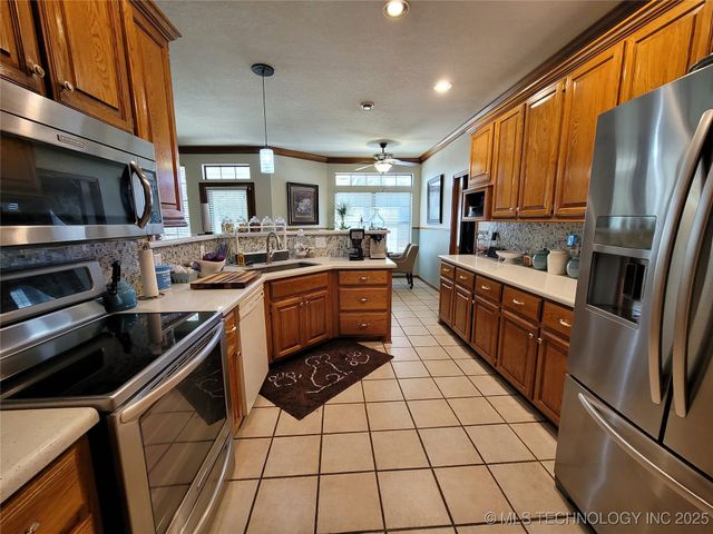 158 N Spinnaker Run, Stigler, OK 74462