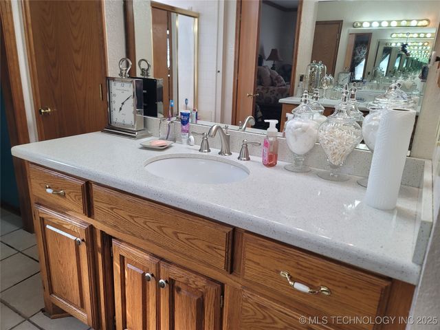 158 N Spinnaker Run, Stigler, OK 74462