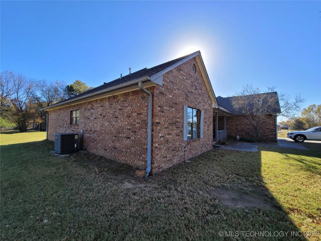 158 N Spinnaker Run, Stigler, OK 74462