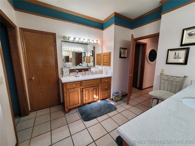 158 N Spinnaker Run, Stigler, OK 74462