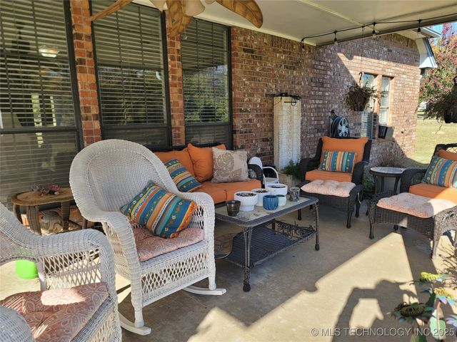 158 N Spinnaker Run, Stigler, OK 74462