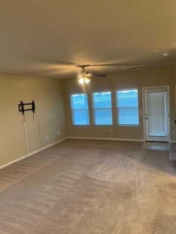 118 Eagle Lake DR, Hutto, TX 78634