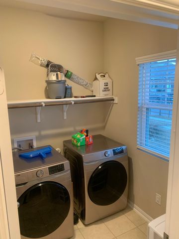 118 Eagle Lake DR, Hutto, TX 78634