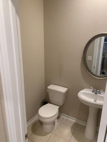 118 Eagle Lake DR, Hutto, TX 78634