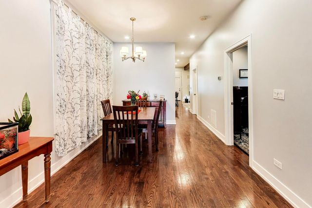 2245 W Melrose Street, Chicago, IL 60618