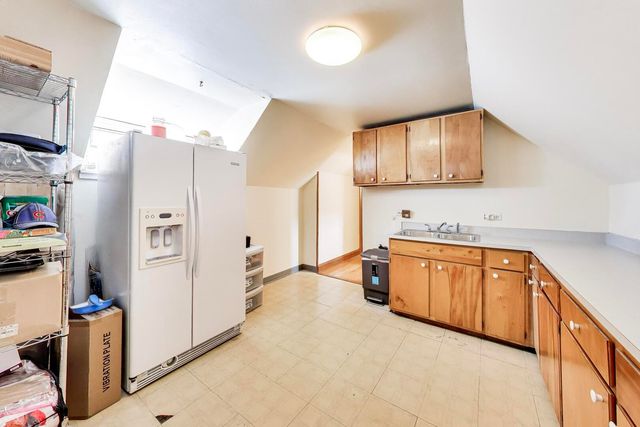 2245 W Melrose Street, Chicago, IL 60618