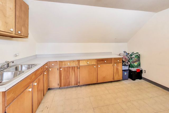 2245 W Melrose Street, Chicago, IL 60618