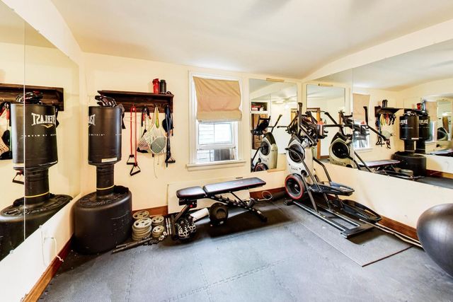 2245 W Melrose Street, Chicago, IL 60618