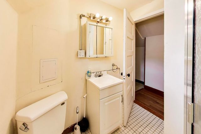 2245 W Melrose Street, Chicago, IL 60618