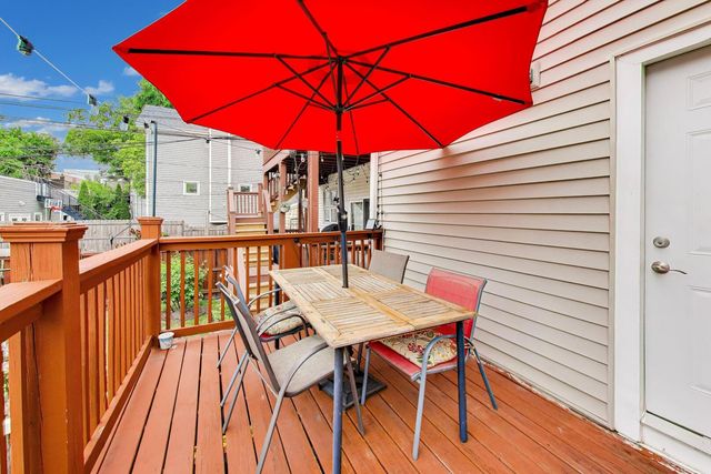 2245 W Melrose Street, Chicago, IL 60618