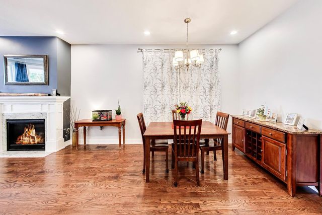 2245 W Melrose Street, Chicago, IL 60618