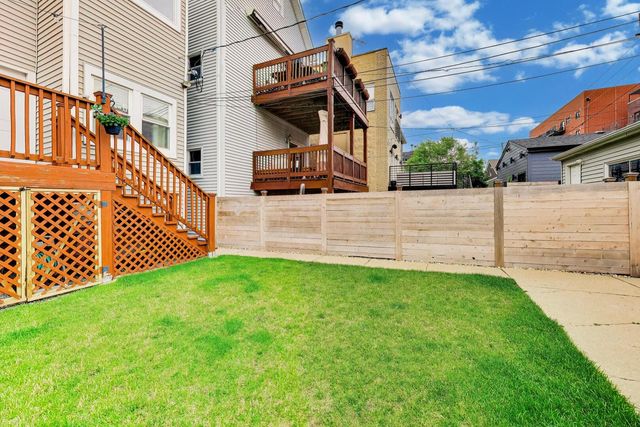 2245 W Melrose Street, Chicago, IL 60618