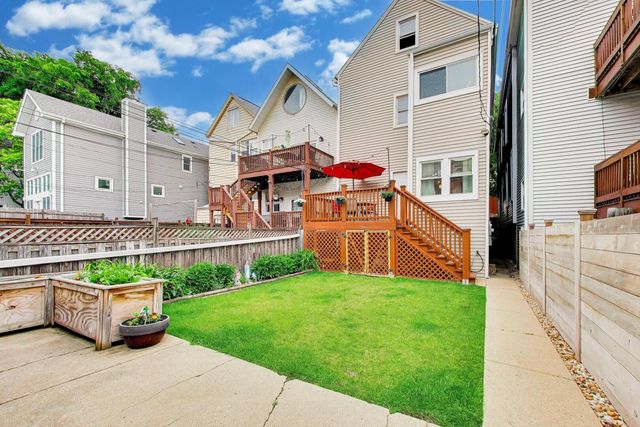 2245 W Melrose Street, Chicago, IL 60618