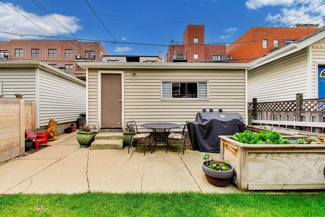 2245 W Melrose Street, Chicago, IL 60618
