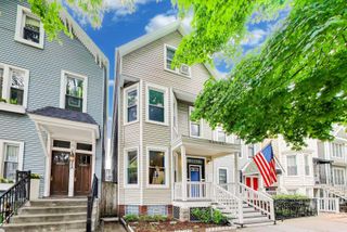 2245 W Melrose Street, Chicago, IL 60618