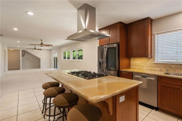 1560 Carnation Way, Upland, CA 91786