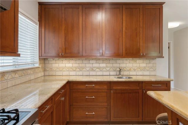 1560 Carnation Way, Upland, CA 91786