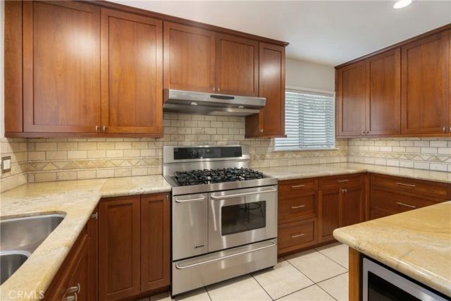 1560 Carnation Way, Upland, CA 91786