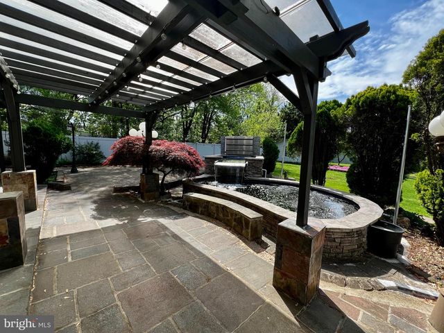 7839 HERITAGE DR, Annandale, VA 22003