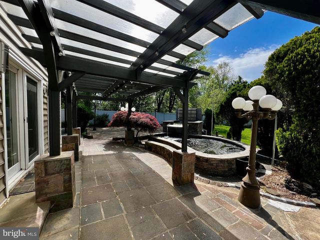 7839 HERITAGE DR, Annandale, VA 22003