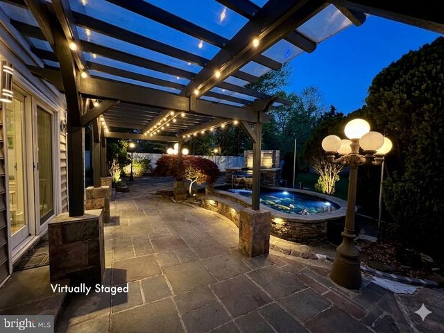 7839 HERITAGE DR, Annandale, VA 22003