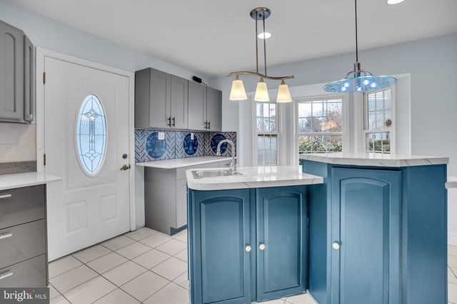 7839 HERITAGE DR, Annandale, VA 22003
