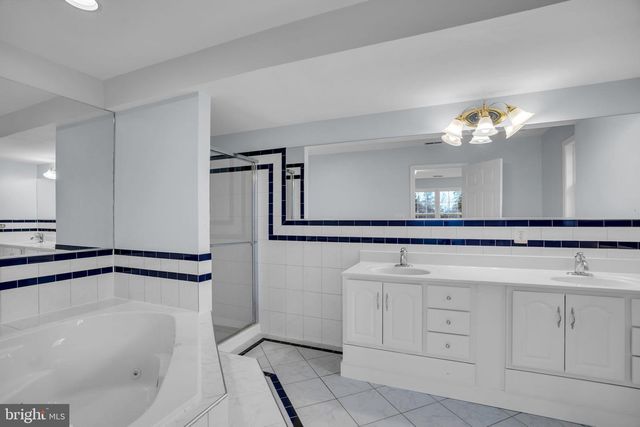 7839 HERITAGE DR, Annandale, VA 22003