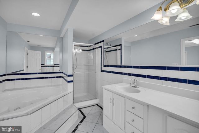 7839 HERITAGE DR, Annandale, VA 22003