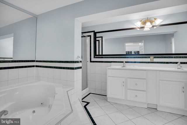 7839 HERITAGE DR, Annandale, VA 22003
