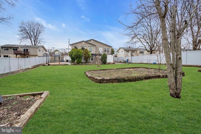 7839 HERITAGE DR, Annandale, VA 22003