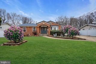 7839 HERITAGE DR, Annandale, VA 22003