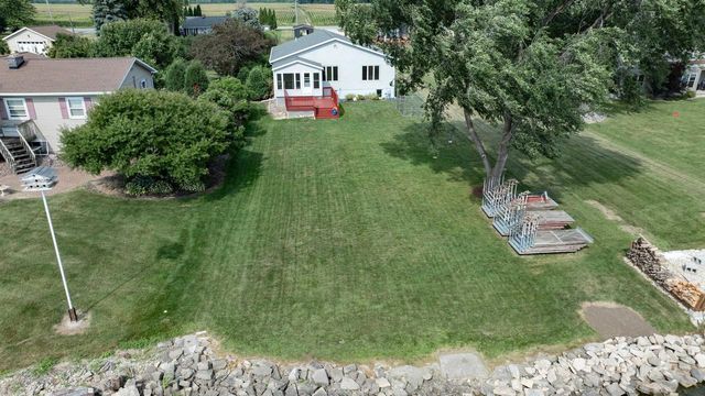 N8801 LAKESHORE DRIVE, Van Dyne, WI 54979