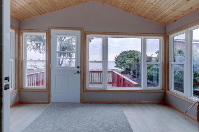 N8801 LAKESHORE DRIVE, Van Dyne, WI 54979