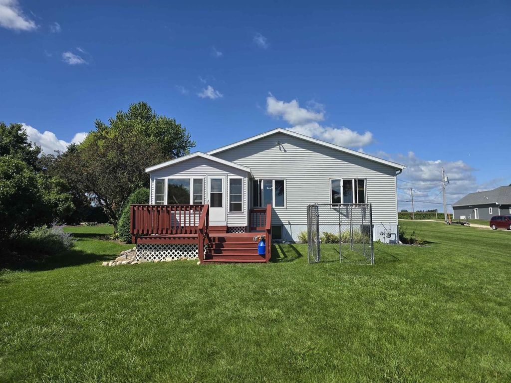 N8801 LAKESHORE DRIVE, Van Dyne, WI 54979