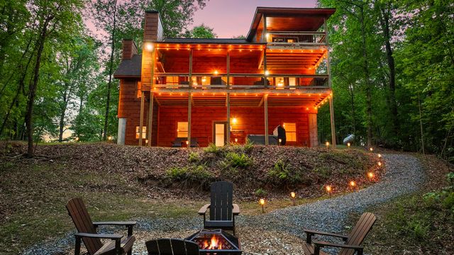 92 Windy Valley Lane, Blue Ridge, GA 30513