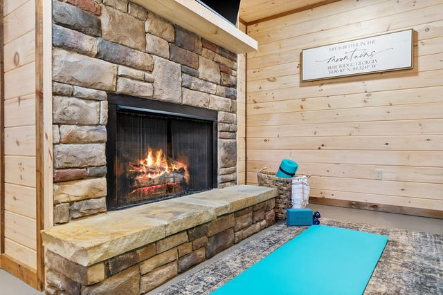 92 Windy Valley Lane, Blue Ridge, GA 30513