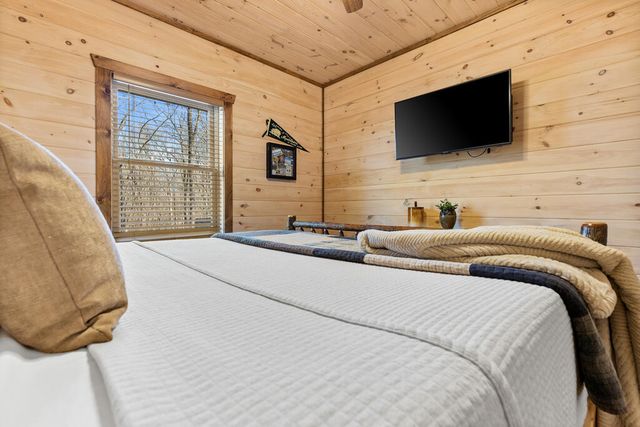 92 Windy Valley Lane, Blue Ridge, GA 30513