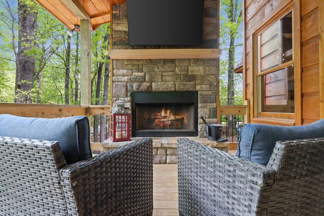 92 Windy Valley Lane, Blue Ridge, GA 30513