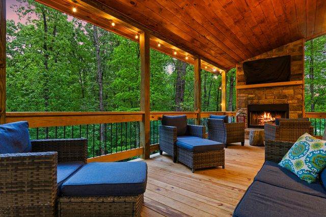 92 Windy Valley Lane, Blue Ridge, GA 30513